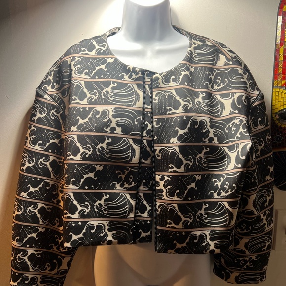 ELIZABETH AND JAMES Astor Print Scuba Jacket. Retail: $495
SIZE: M - Picture 5 of 10